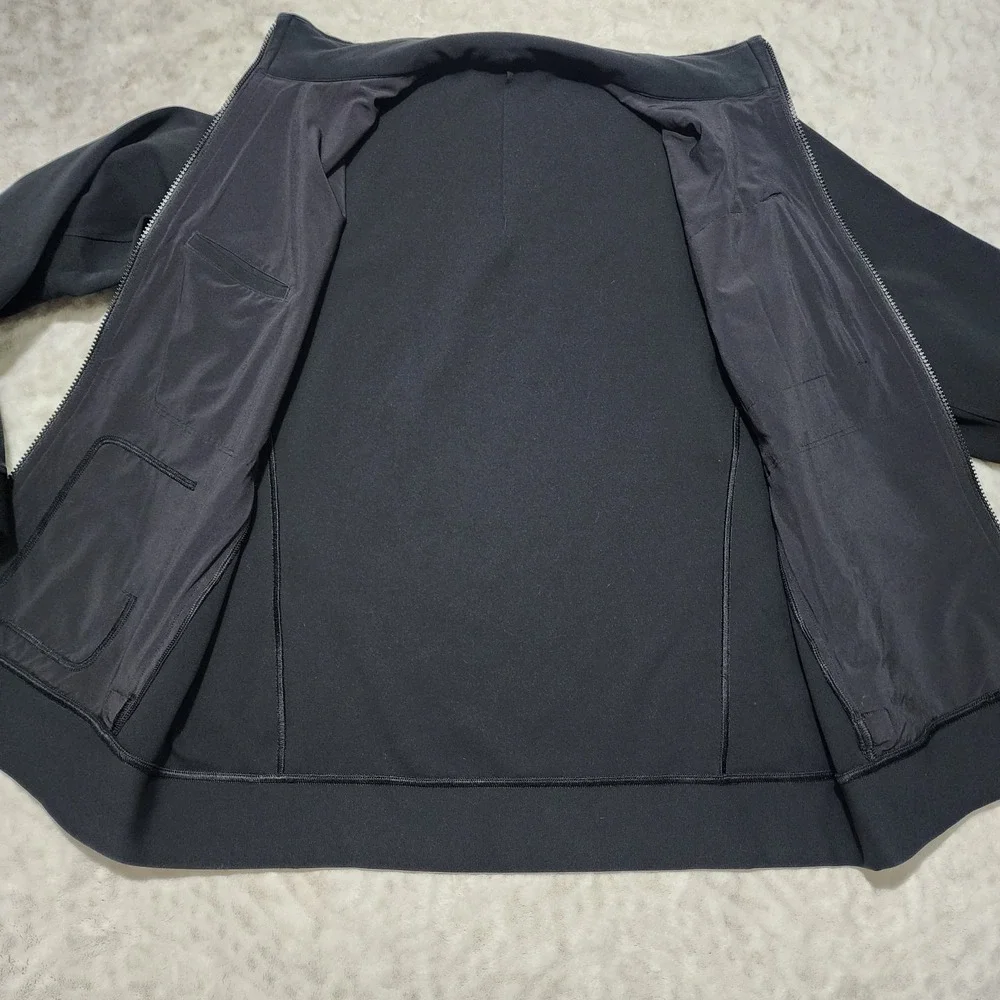 Lululemon Men's Sojourn Jacket  Size L  Black  Full Zip sporty casual